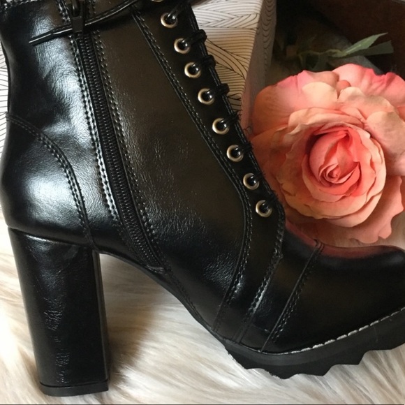 BLACK FAUX ▪️LEATHER BOOTS▪️ - Picture 4 of 9